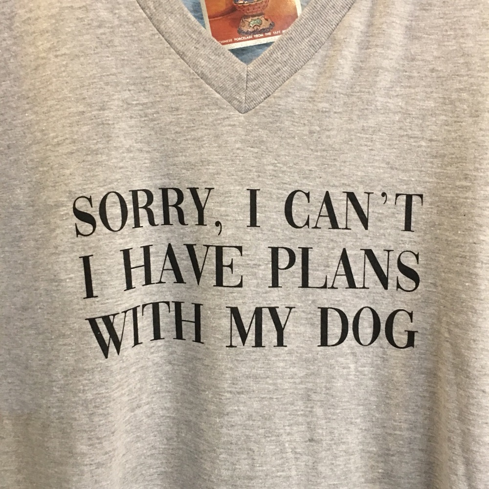 NWT • Unisex plans with dog graphic tee • V -Neck - Picture 2 of 6